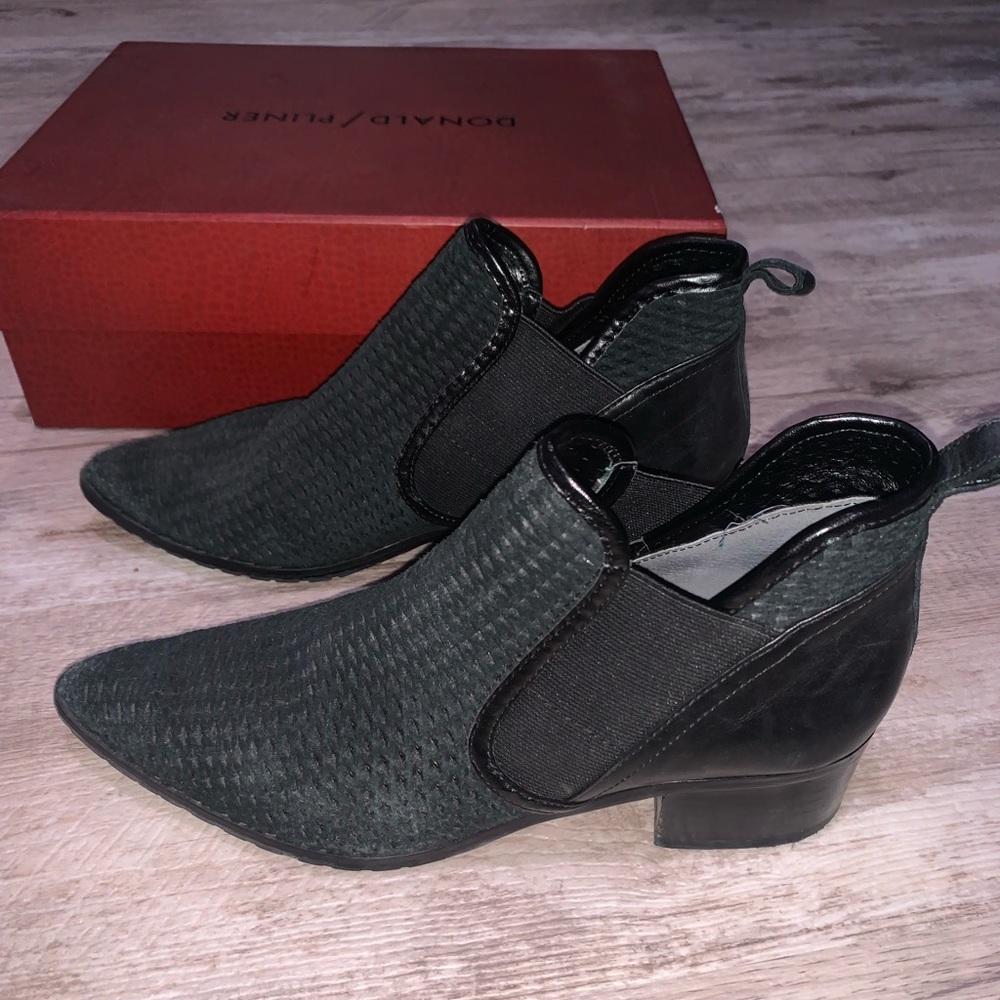 DONALD J PLINER DARLA BLACK SUEDE POINTED TOE CHELSEA BOOTIES BOOTS 6